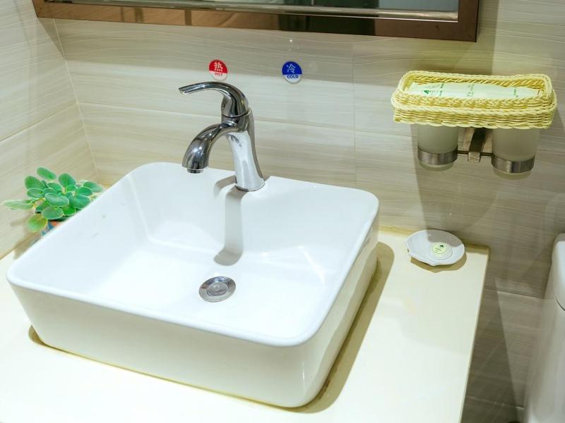 Greentree Alliance Shanghai Minhang District Hongqiao Hub Huanghua Road Hotel Bagian luar foto